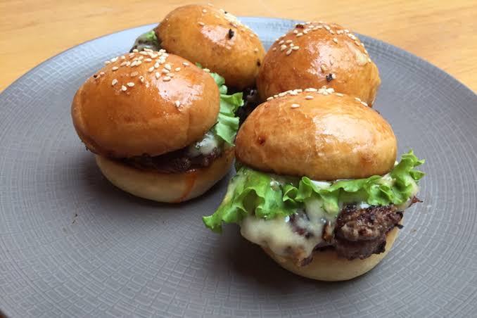 Mengenal Daya Tarik Burger Keju bagi Pencinta Kuliner Modern